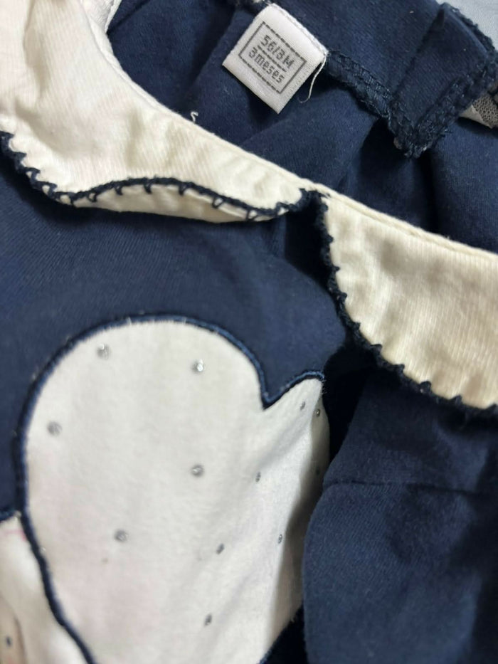 Keep your baby snug and comfortable during the chilly months with this Chicco winter top. Crafted from soft, breathable fabric, it ensures warmth without compromising on comfort.