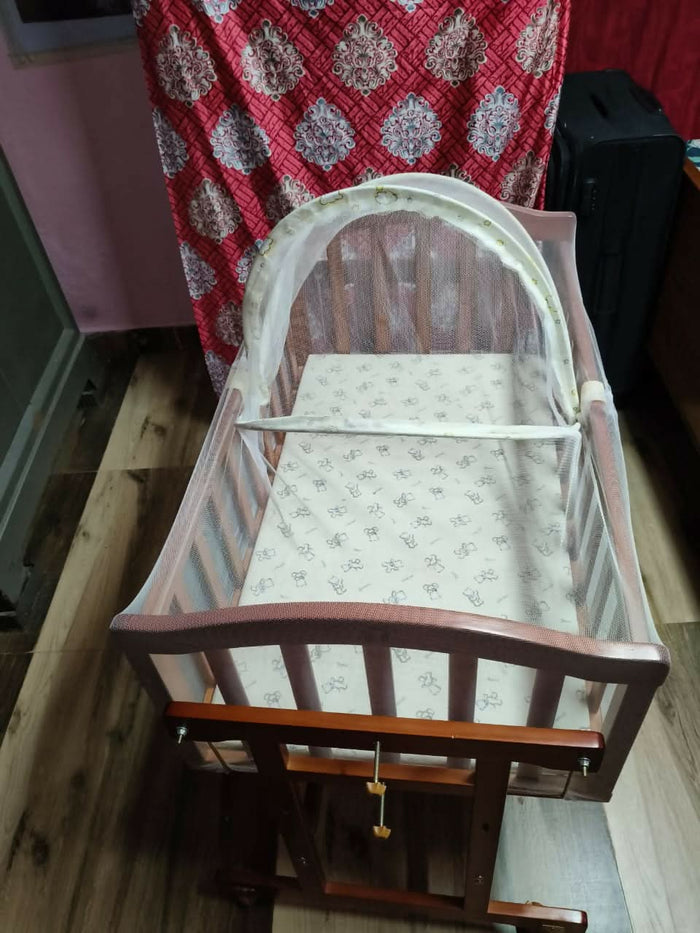Give your baby a safe and stylish sleeping space with the versatile First Step Cradle perfect for a peaceful nursery!
