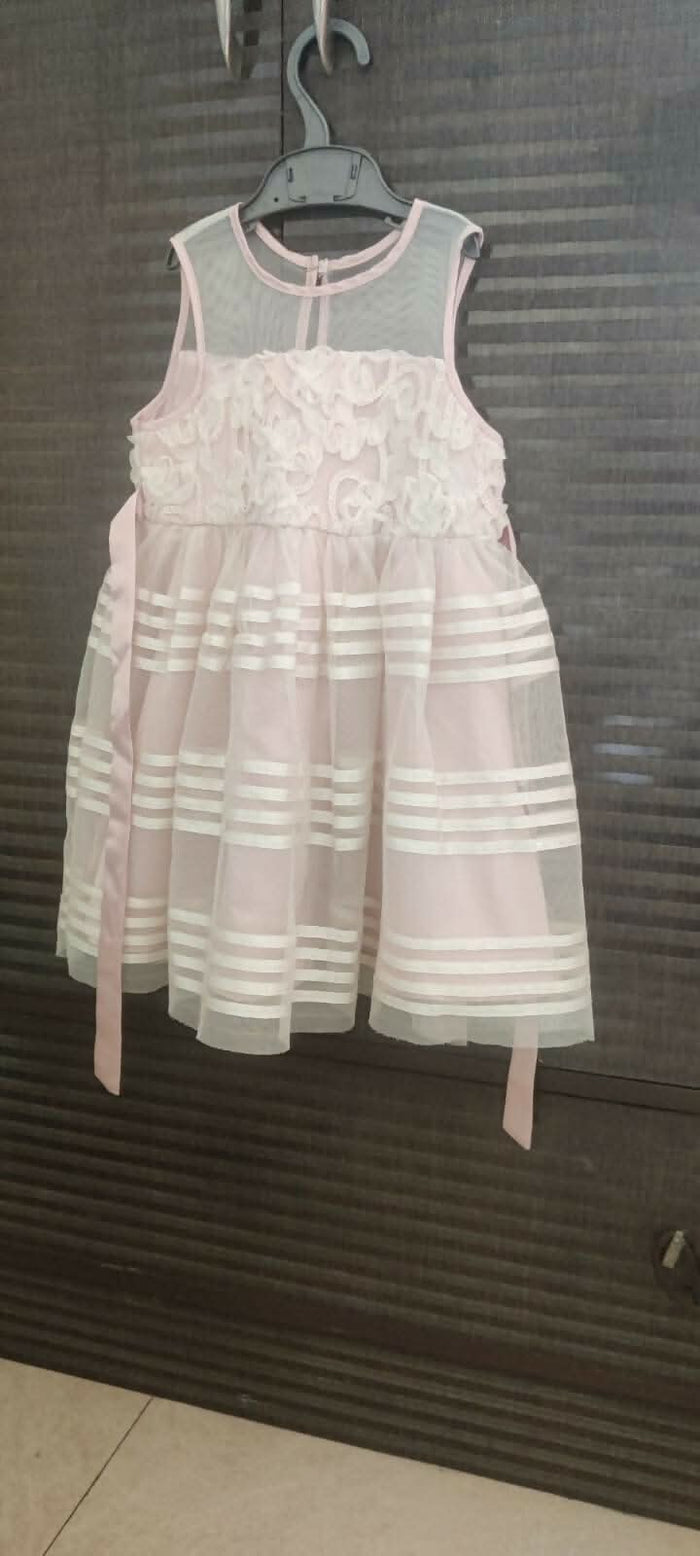 Make your baby girl the star of the show with our adorable Frock/Dress - crafted for comfort and cuteness!