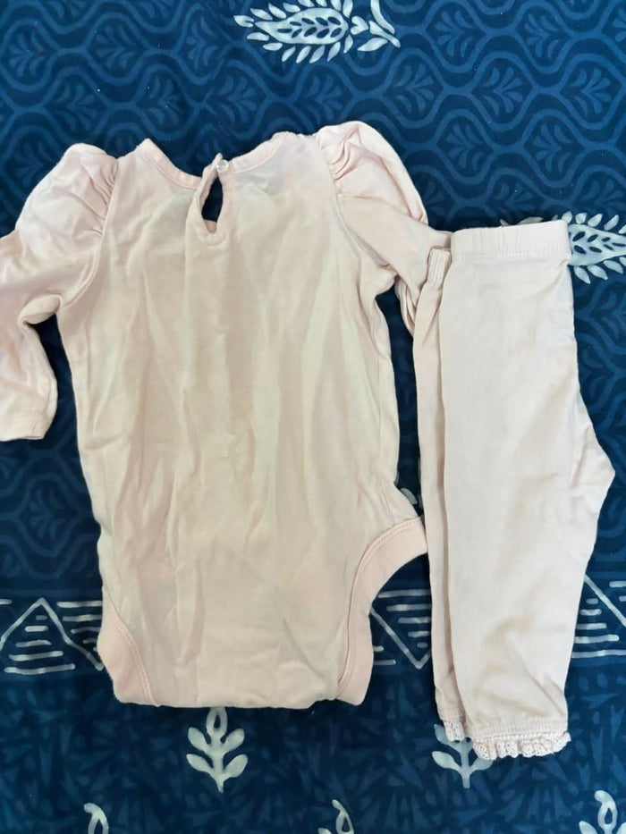 GAP Set of Bodysuit and Leggings – Comfortable & Stylish Everyday Outfit for Babies