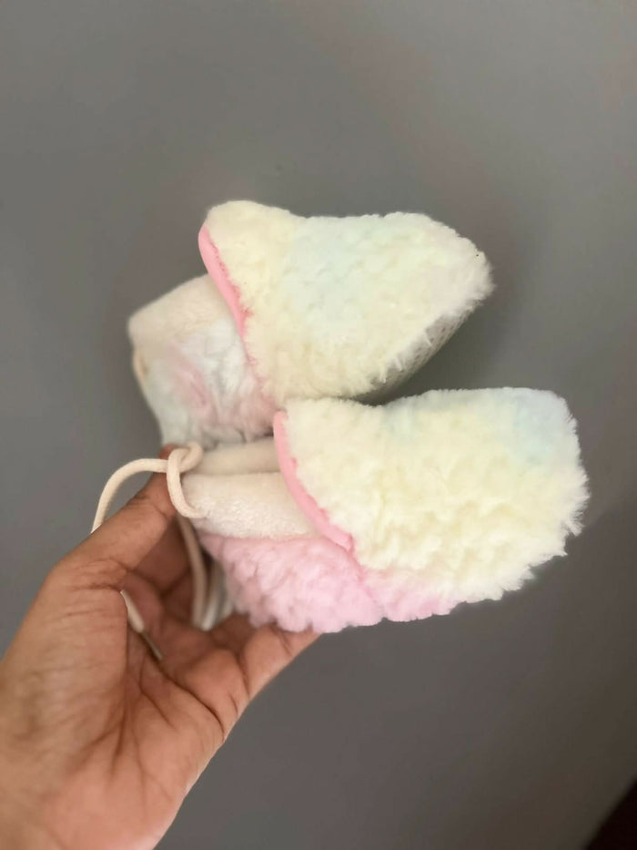 Soft and comfortable girl baby shoes – perfect for newborns and toddlers.