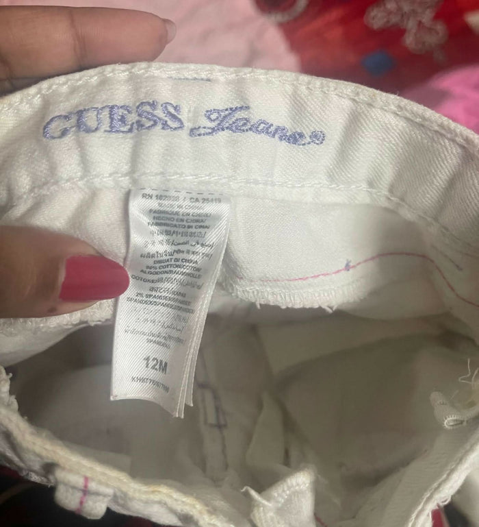 Style meets comfort with GUESS Jeans for Kids - the perfect choice for trendy little fashionistas everywhere!