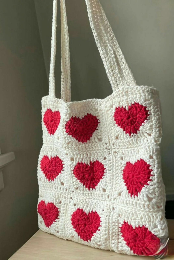 Heart shoulder bag – cute, stylish, and perfect for carrying your essentials with love.