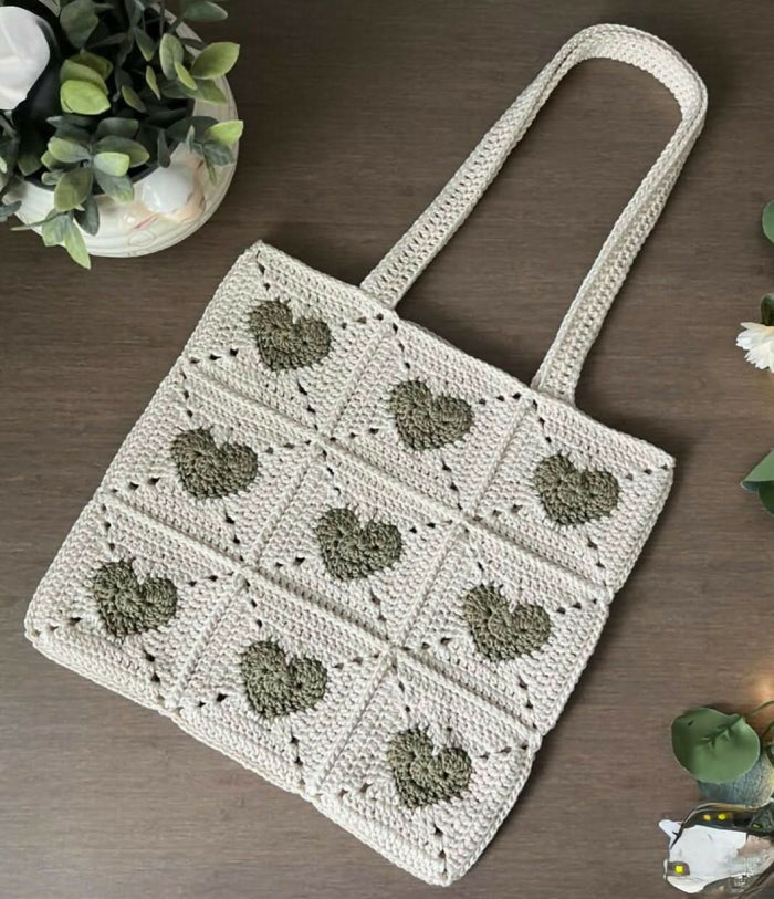 Heart shoulder bag – cute, stylish, and perfect for carrying your essentials with love.