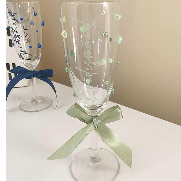 Personalised wedding champagne flutes with pearls and ribbon- bride champagne glass