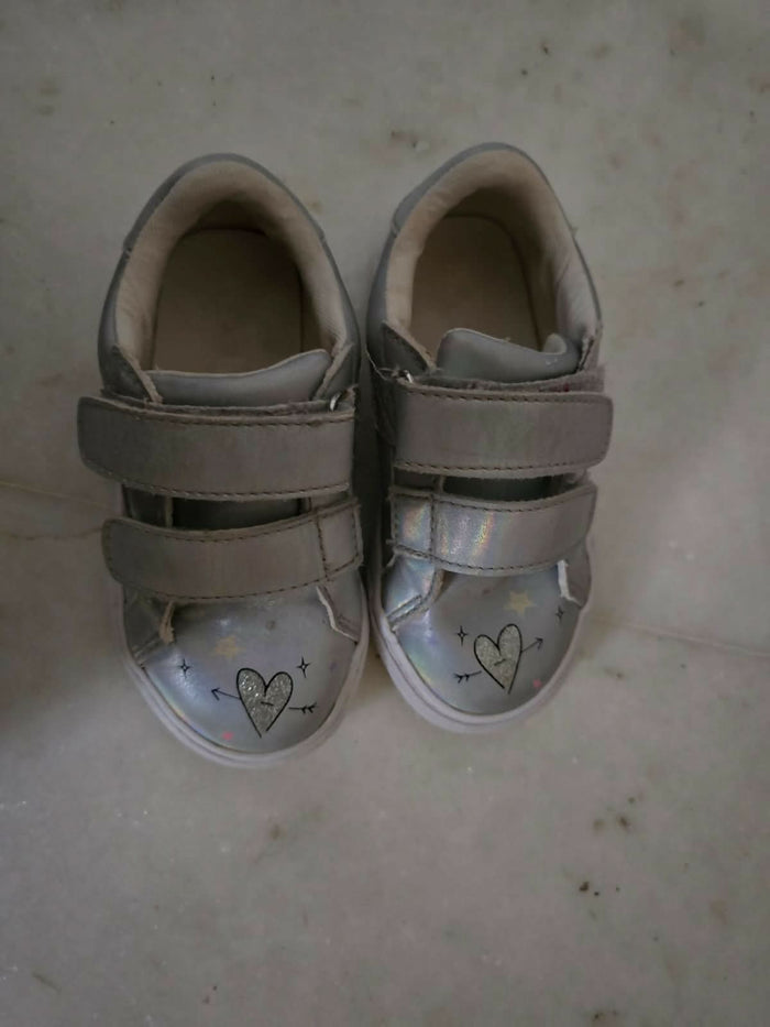Buy Baby Shoes – soft, safe, and stylish footwear for growing little feet.