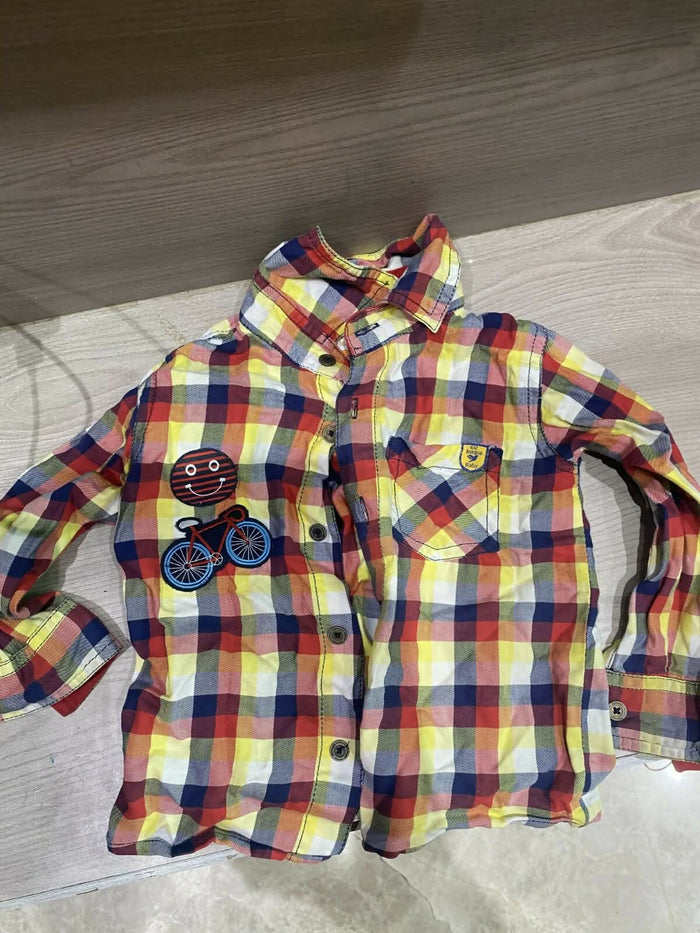 Comfortable and stylish boy’s shirt – perfect for school, play, or casual outings.