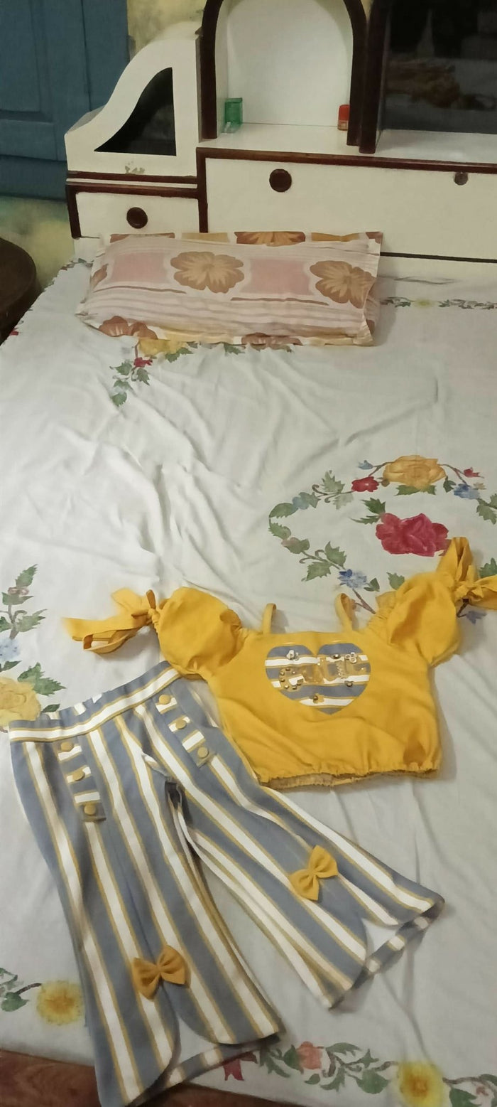 Soft cotton baby top and pant set – gentle, breathable outfit for newborns and toddlers.